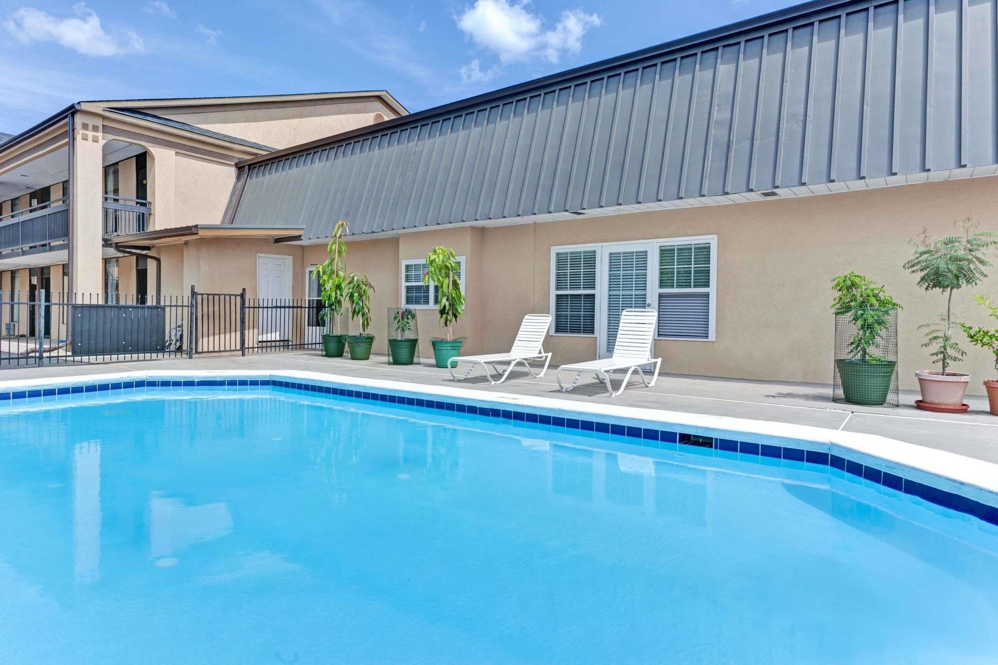 Super Inn & Suites Carrollton,West Georgia Bagian luar foto