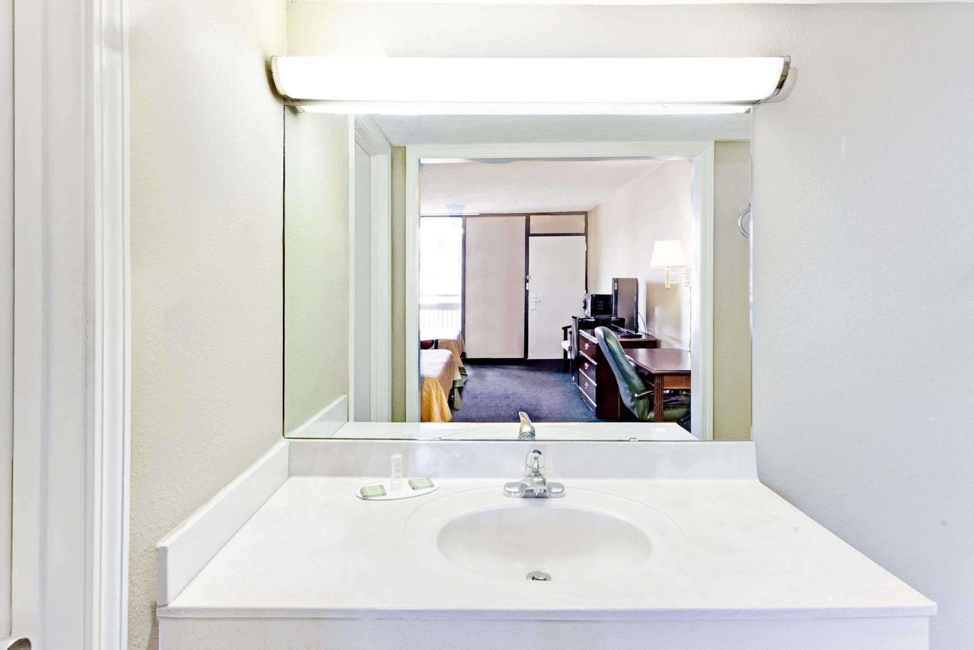 Super Inn & Suites Carrollton,West Georgia Bagian luar foto